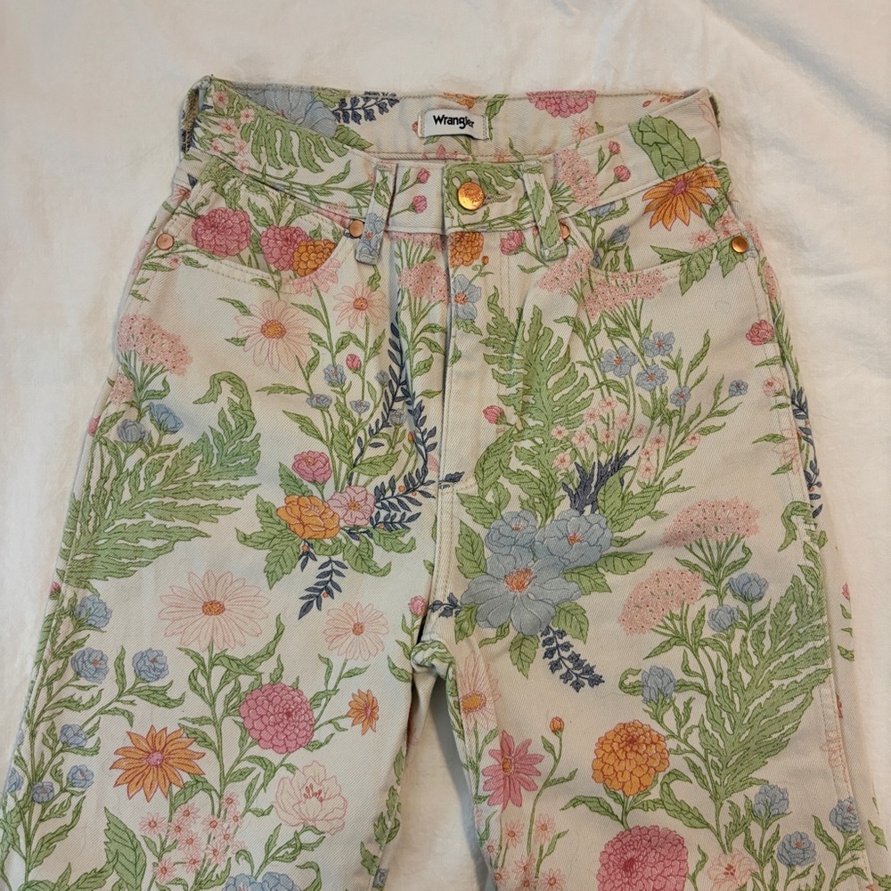 Wrangler Floral Flare Jeans - 25x30 - EUC